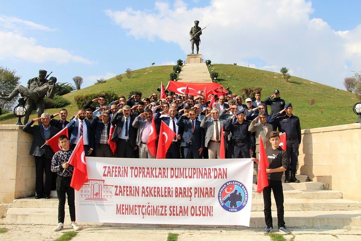 Dumlupınar\'dan Barış Pınarı Harekatı\'na asker selamı gönderdiler