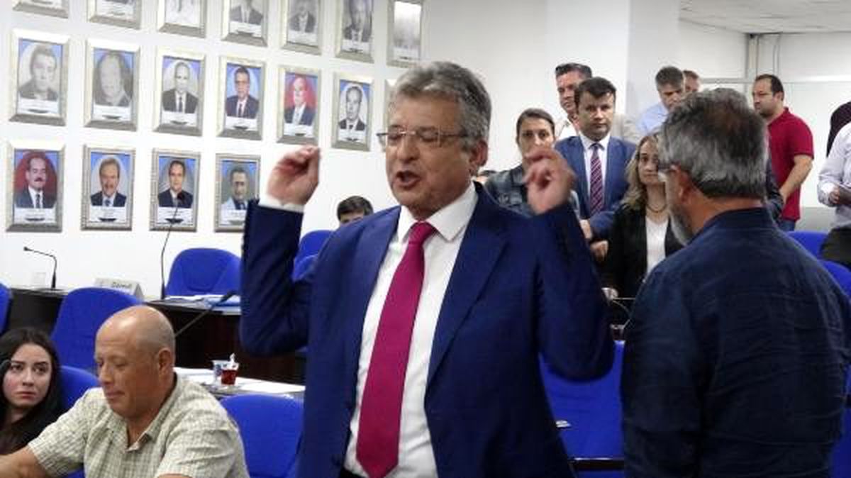 Edremit Belediye Meclisi\'nde \'harami\' gerginliği