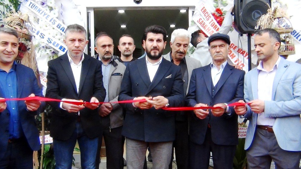 Erciş\'in en büyük alışveriş merkezi hizmete açıldı