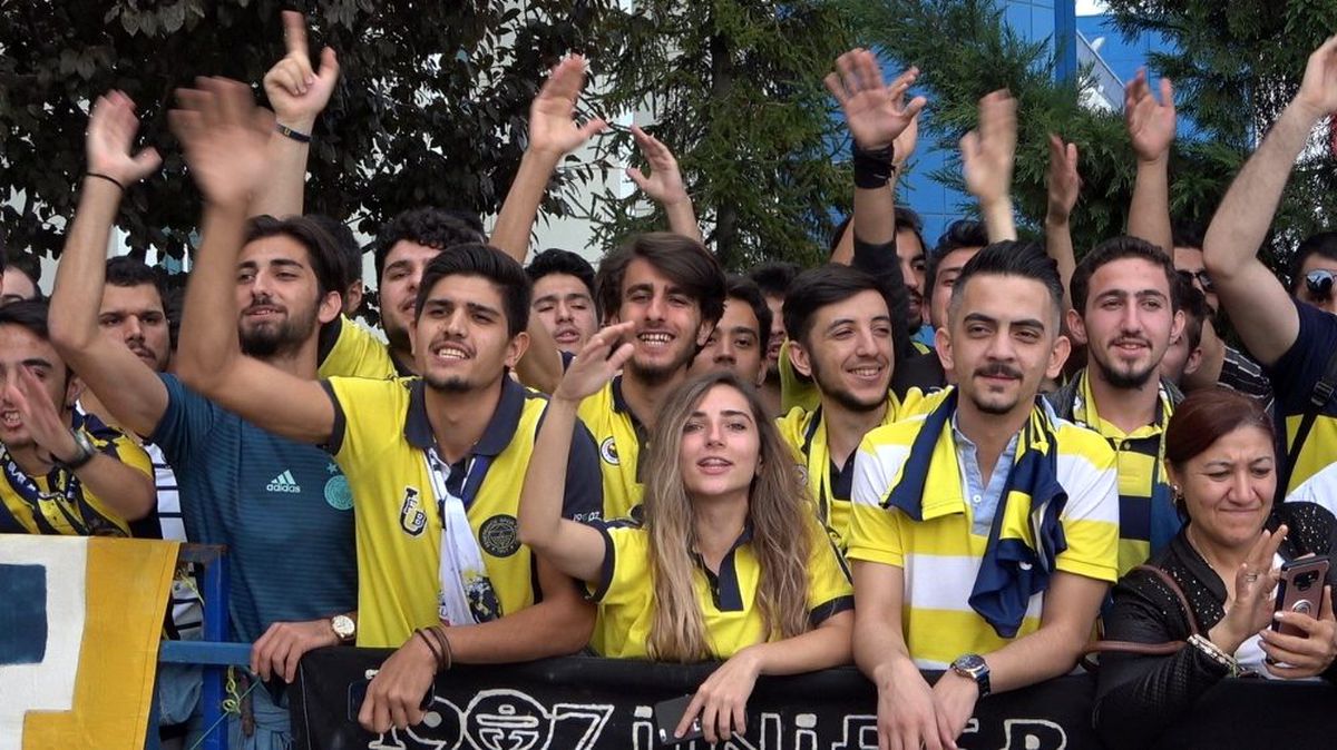 Fenerbahçe, Denizli\'de