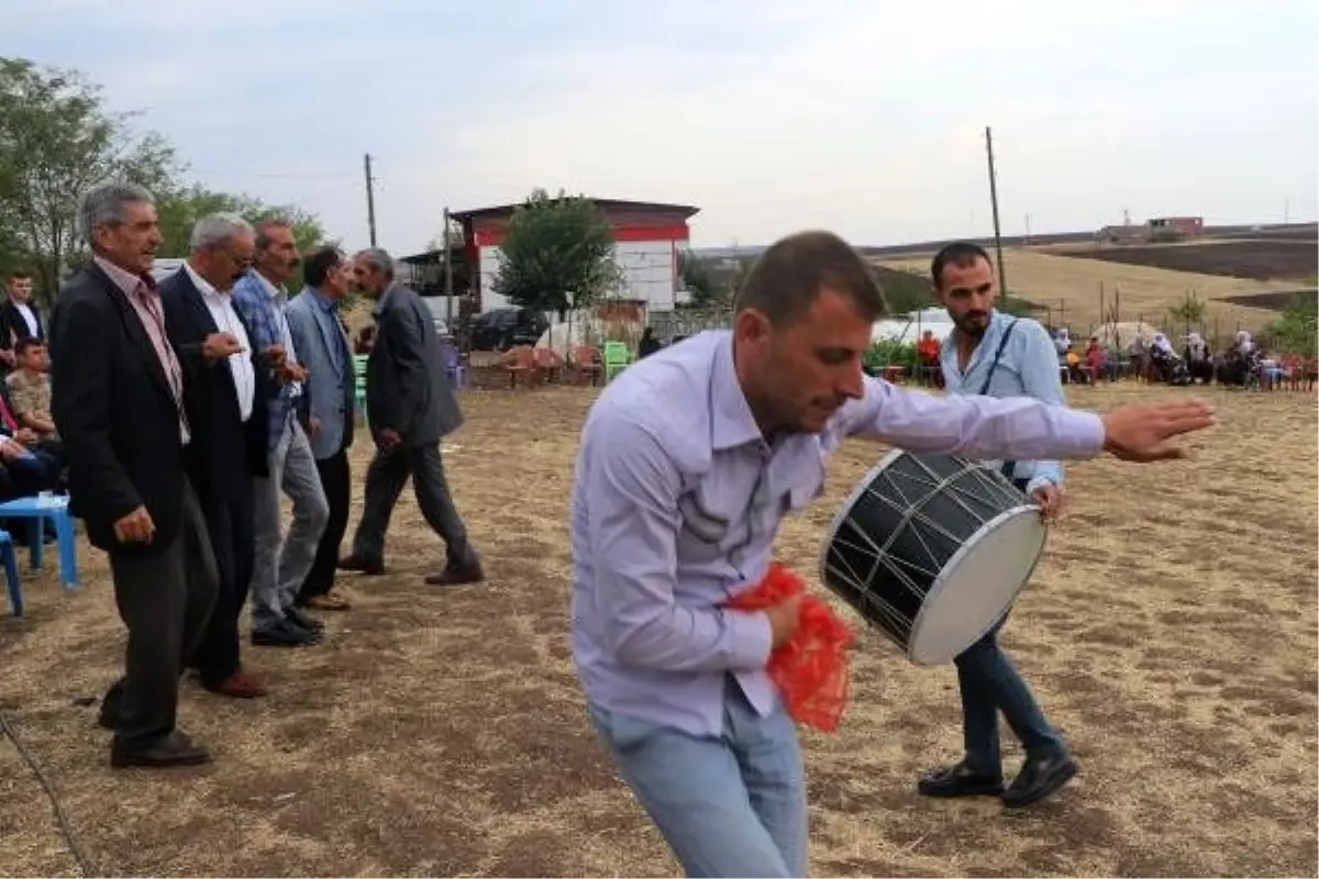 Hacire ana, PKK\'nın elinden kurtardığı oğlunu evlendirdi