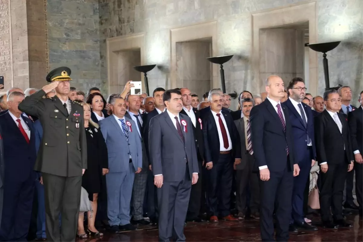 İçişleri Bakanı Soylu, muhtarlarla birlikte Anıtkabir\'i ziyaret etti