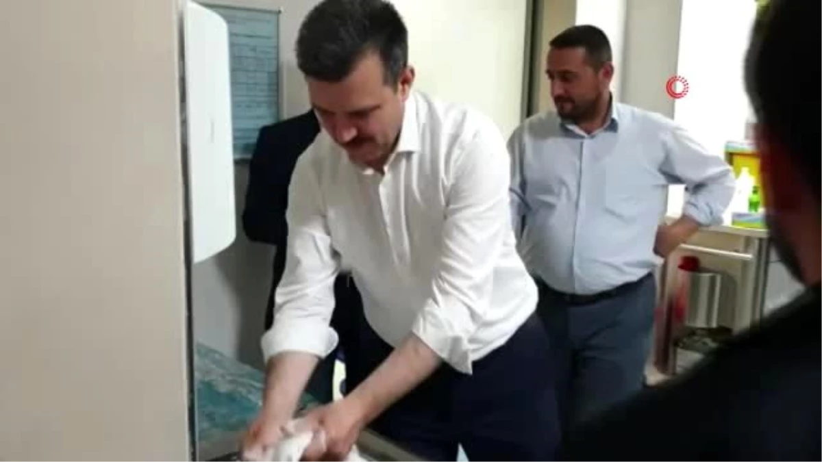 Kolu kırılan çocuğa milletvekili Mustafa Esgin müdahale etti