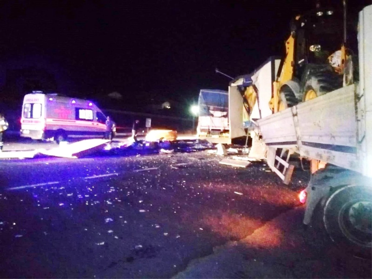 Kulu\'da tır ile kamyon çarpıştı: 2 yaralı