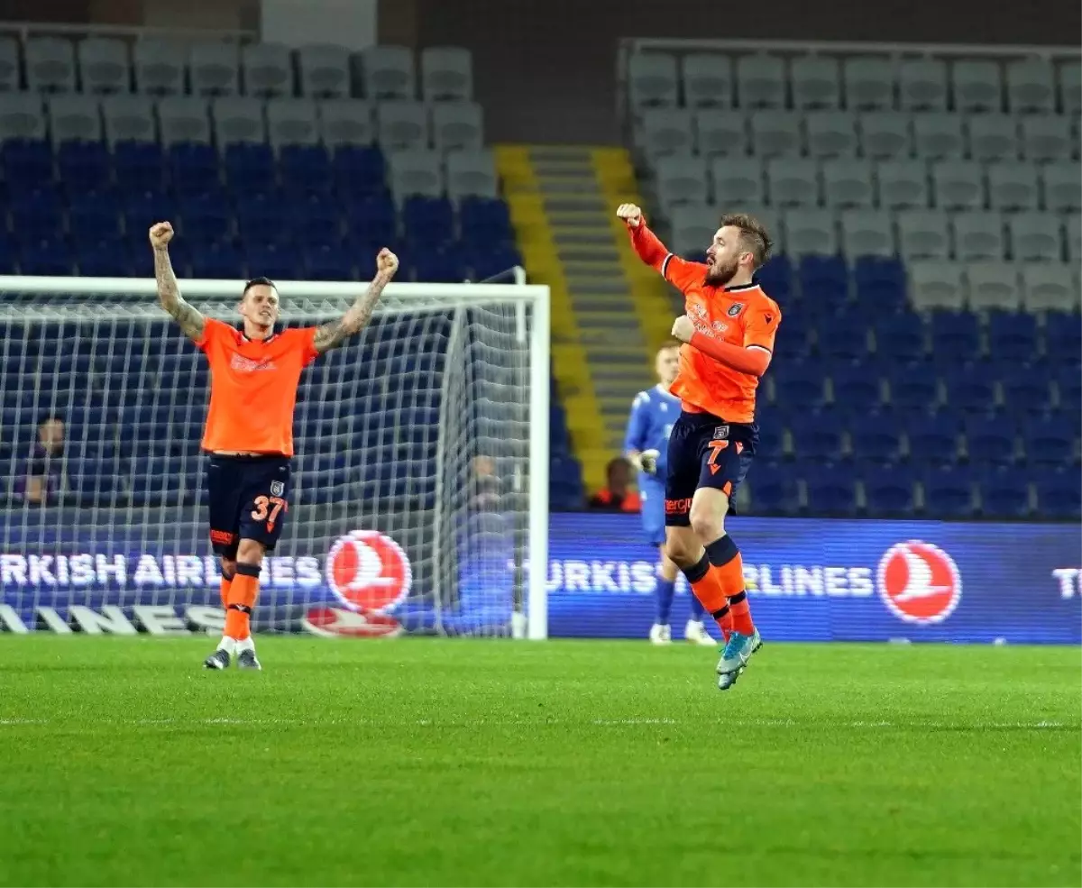 Medipol Başakşehir son dakikada güldü