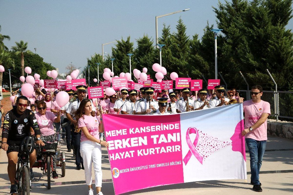 Meme kanserine renkli görüntülerle dikkat çektiler