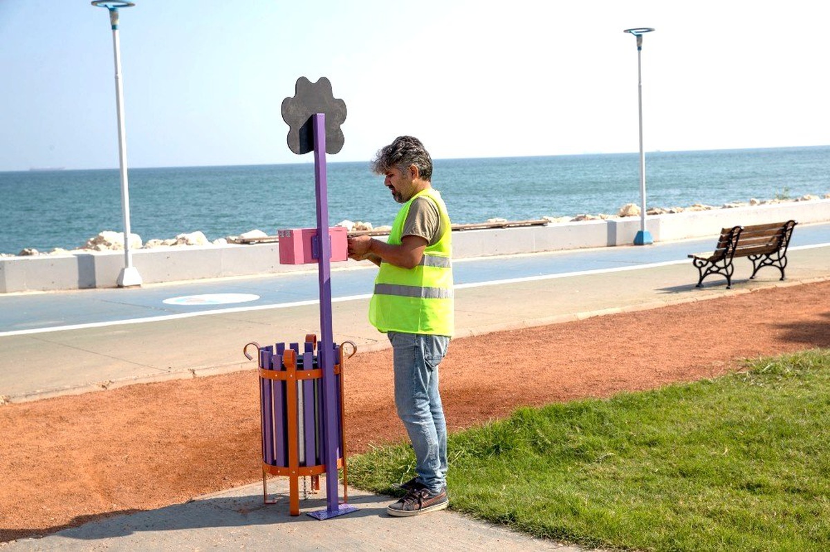 Mersin sahiline köpek atık istasyonları kuruldu