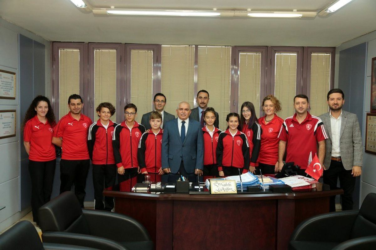 Minik yüzücüler Bursa yolunda