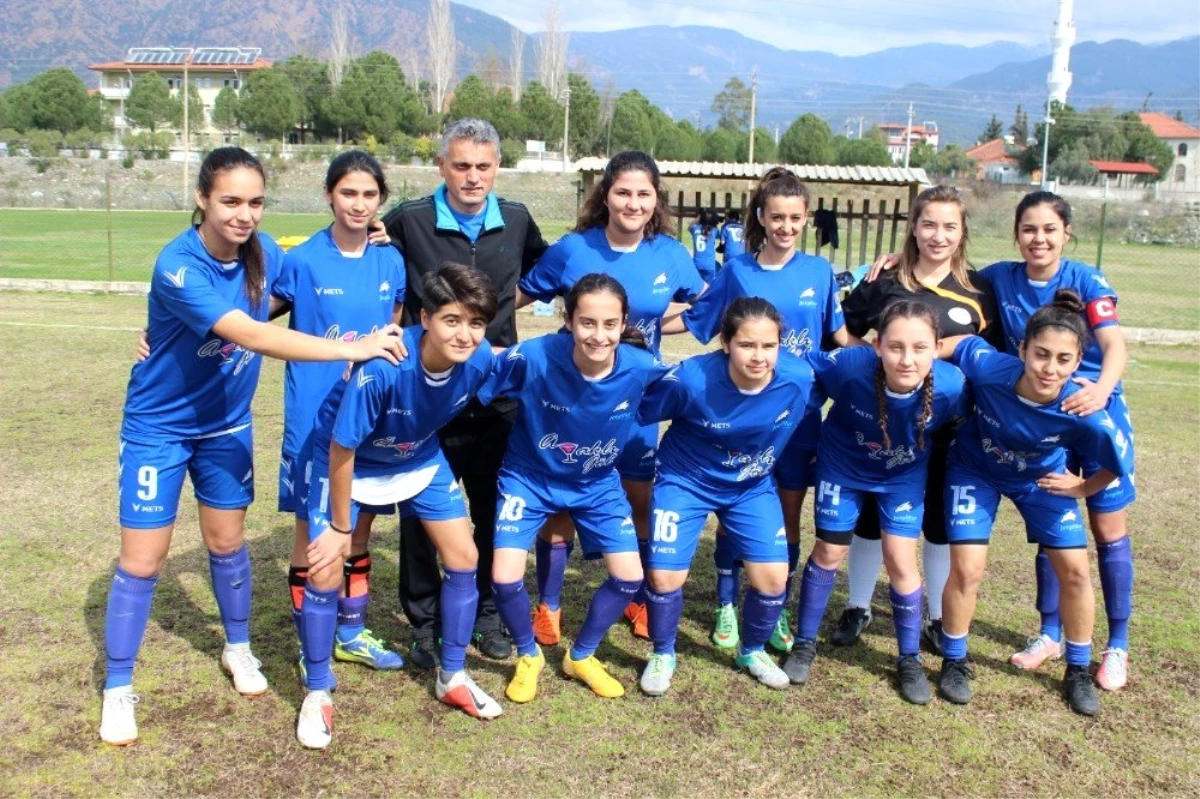Muğla\'nın tek kadın futbol kulübü liglerden çekildi