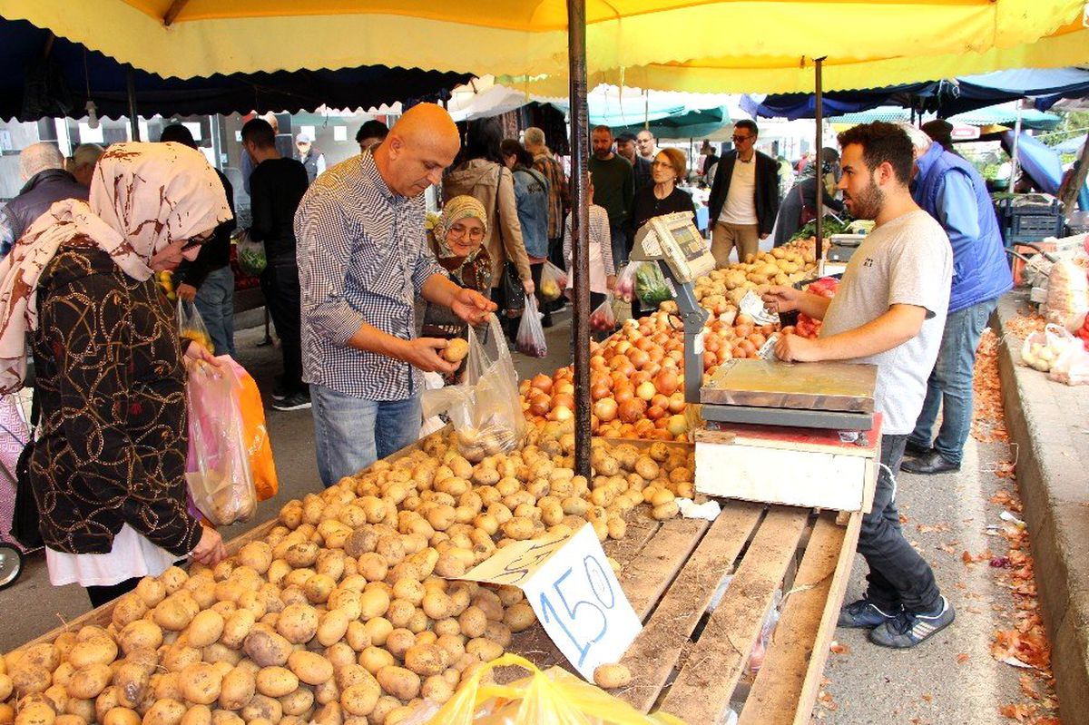 Pazarda \'tarla sonu\' ucuzluğu