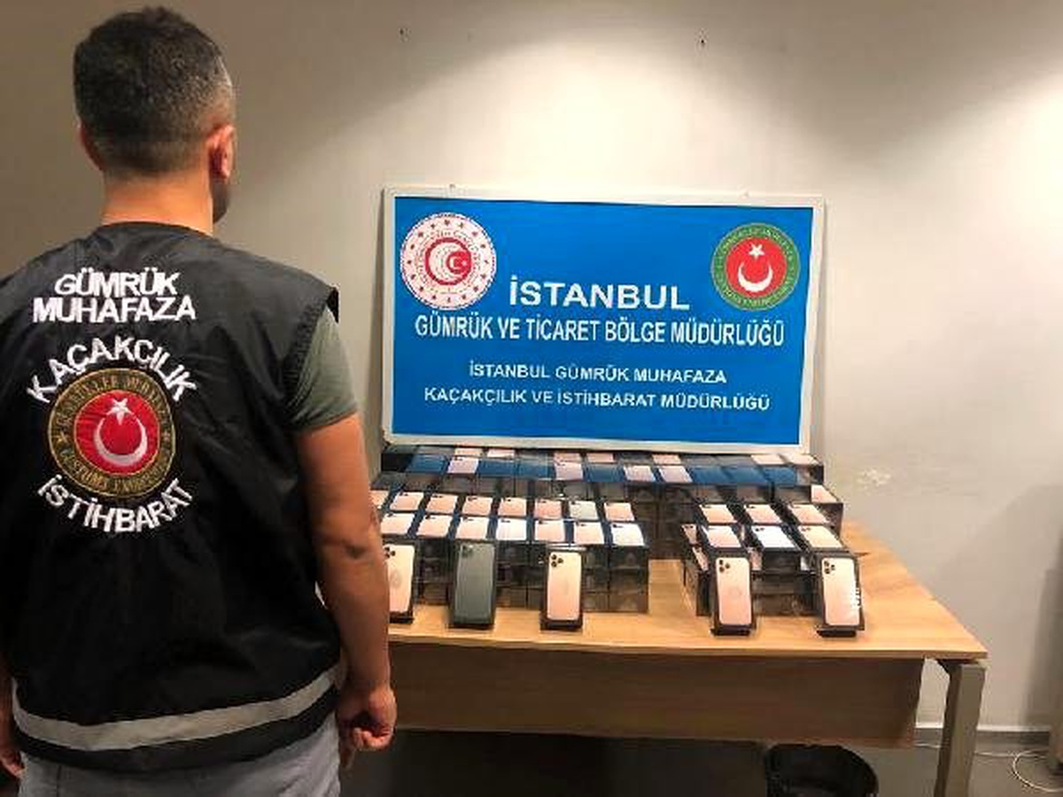 Sabiha Gökçen\'de 179 adet kaçak cep telefonu ele geçirildi