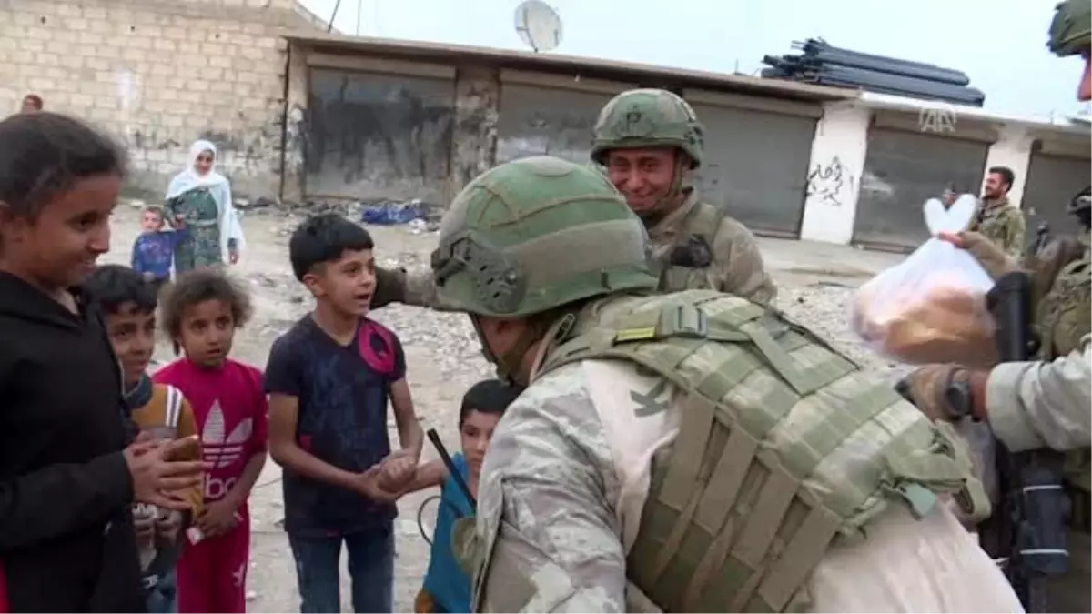 Mehmetçik geldi, terör örgütünün zulmü bitti! Savaş mağduru çocukların yüzü gülüyor