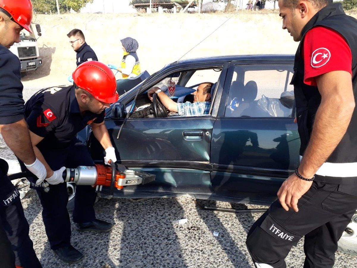 Uşak\'ta trafik kazası: 4 yaralı