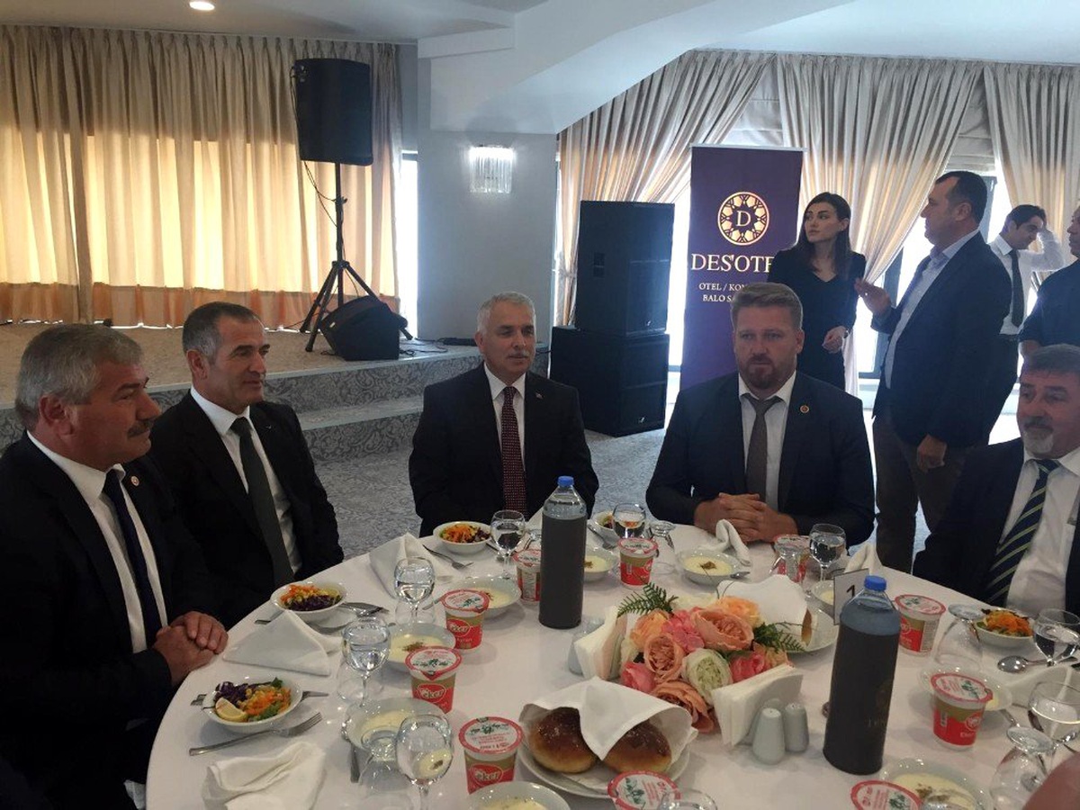Vali Yıldırım muhtarlarla bir araya geldi