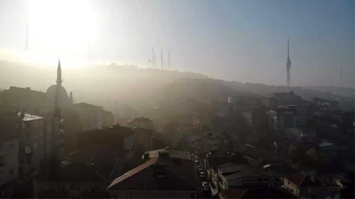 Yoğun sisin oluşturduğu manzara havadan görüntülendi