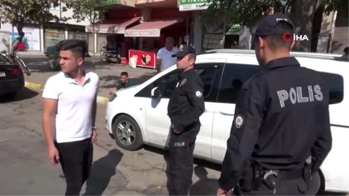 Yol kavgasından kaçan baba oğul Aksaray\'da polise sığındı
