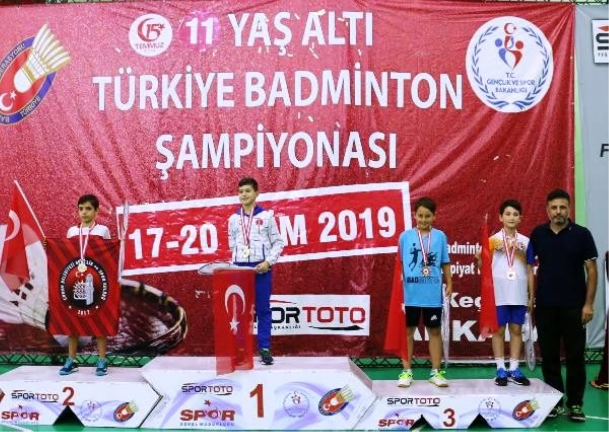 11 Yaş Altı Türkiye Badminton Şampiyonası sona erdi