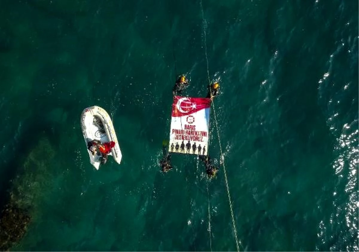 40 metrelik falezlerde Mehmetçiğe destek pankartı