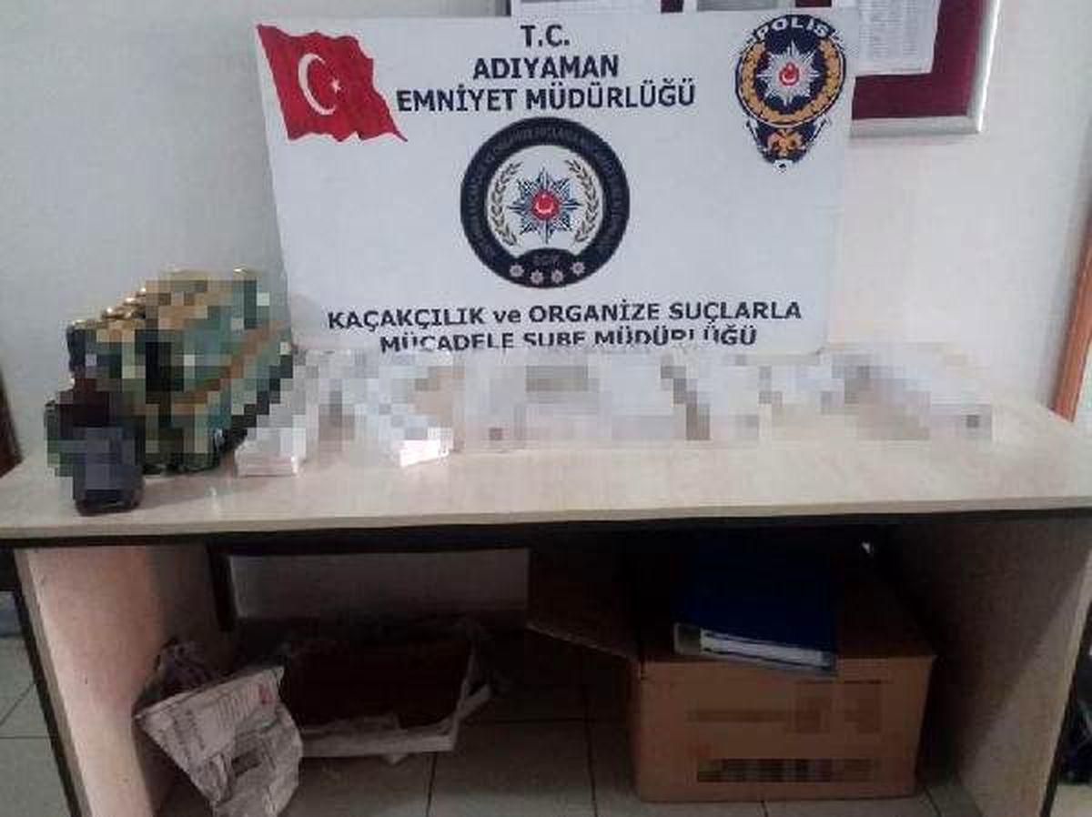 Adıyaman\'da, otomobilde kaçak sigara ve içkiler bulundu