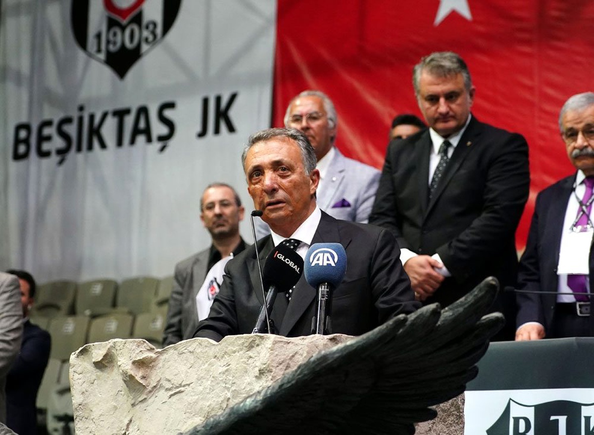 Ahmet Nur Çebi: "Beşiktaş\'ın şerefi, namusu ve dik duruşu bize emanet"