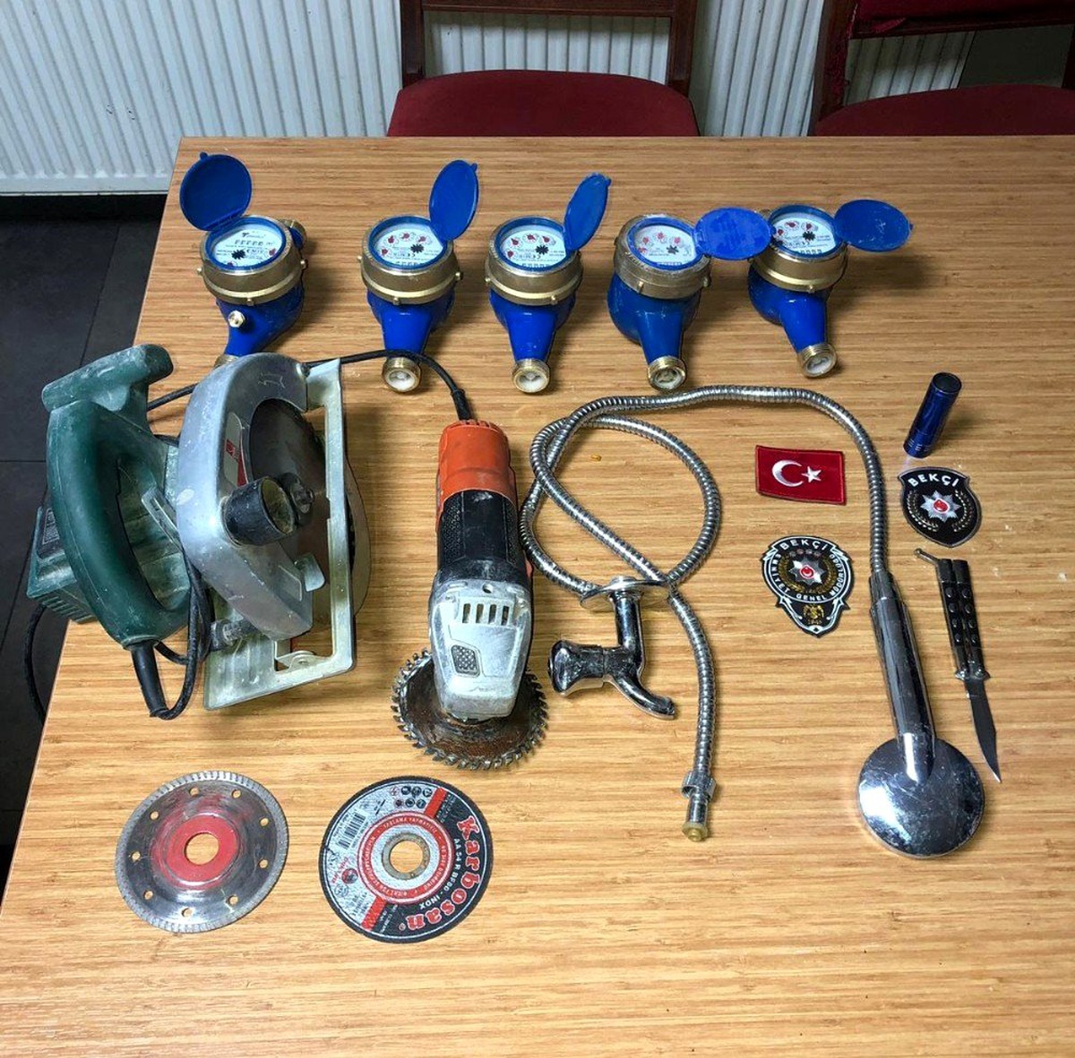 Bağcılar\'da inşaattan hırsızlık yapan şahıs, gece kartalların dikkati sayesinde yakalandı