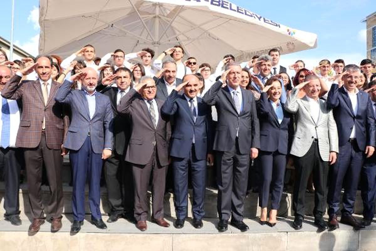 Bakan Akar: TSK\'da bir gram kimyasal silah yok- Yeniden