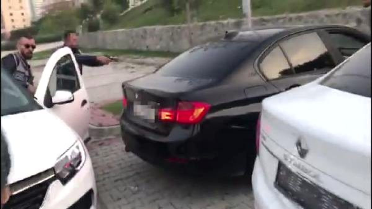 Başakşehir\'de nefes kesen uyuşturucu operasyonu kamerada