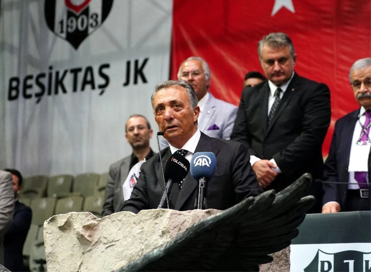 Beşiktaş\'ta gerçekleşen olağanüstü seçimli genel kurulda yeni başkan Ahmet Nur Çebi oldu.