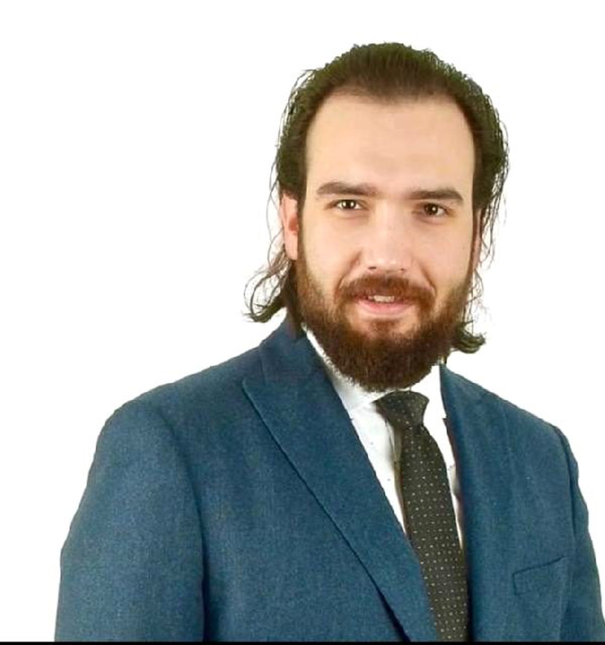 Beylikdüzü\'ndeki evinde başından silahla vurulmuş halde bulundu