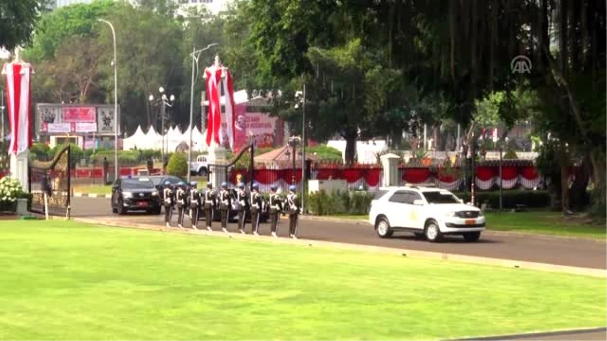 Brunei Sultanı Bolkiah Endonezya\'da