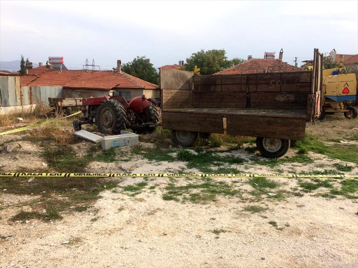 Burdur\'da traktörün altında kalan kişi öldü