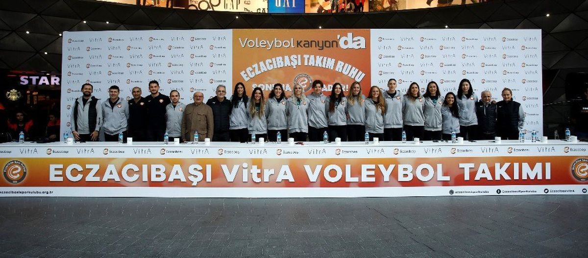 Eczacıbaşı VitrA, Kanyon\'da voleybolseverlerle buluştu