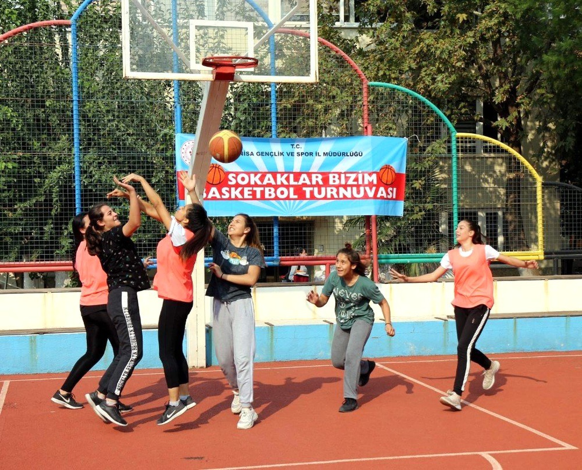 \'Evinin Sultanları\' ile \'Sokaklar bizim\' projesi hayata geçti
