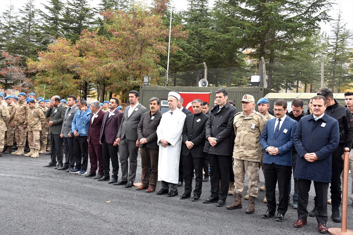 Hakkari\'de şehit asker için tören