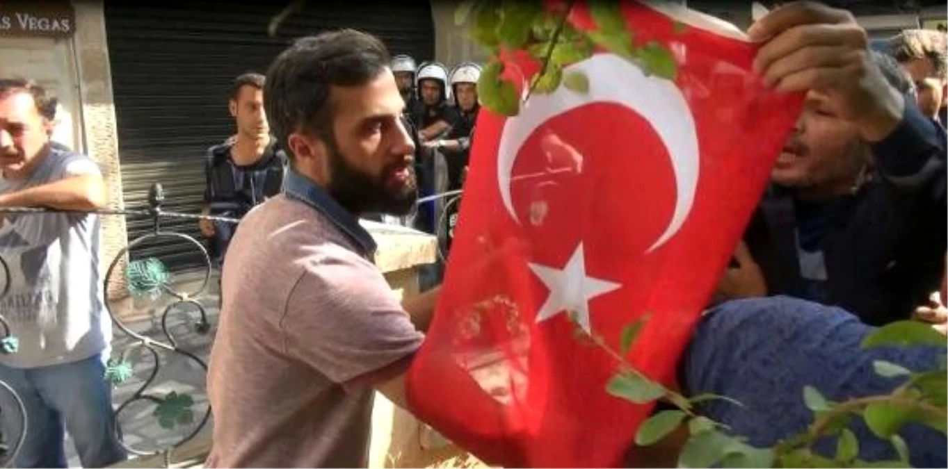 HDP\'li vekillerin de katıldığı basın açıklamasına Türk bayraklı tepki