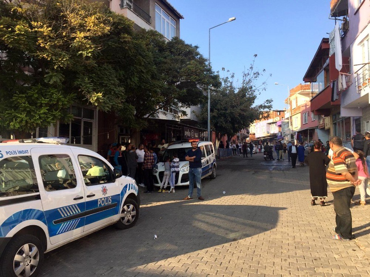 Husumetlisine ateş etti, eşini öldürdü