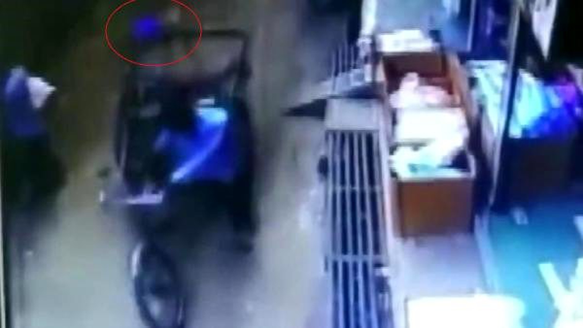 İkinci kattan düşen çocuk, mucize eseri yara almadan kurtuldu