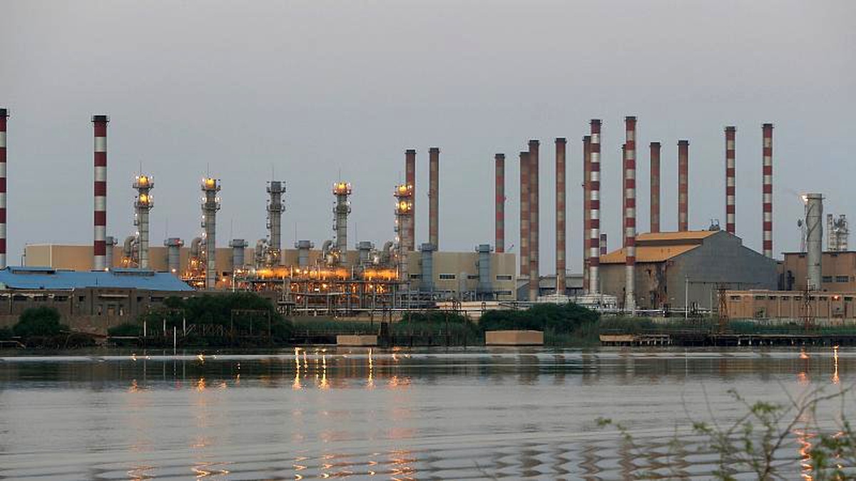 İran\'ın en büyük petrol rafinerisinde yangın