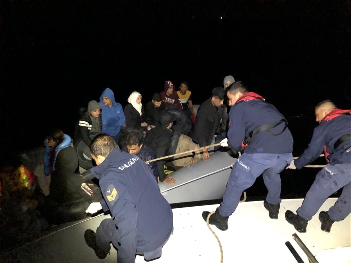 İzmir\'de 170 düzensiz göçmen yakalandı
