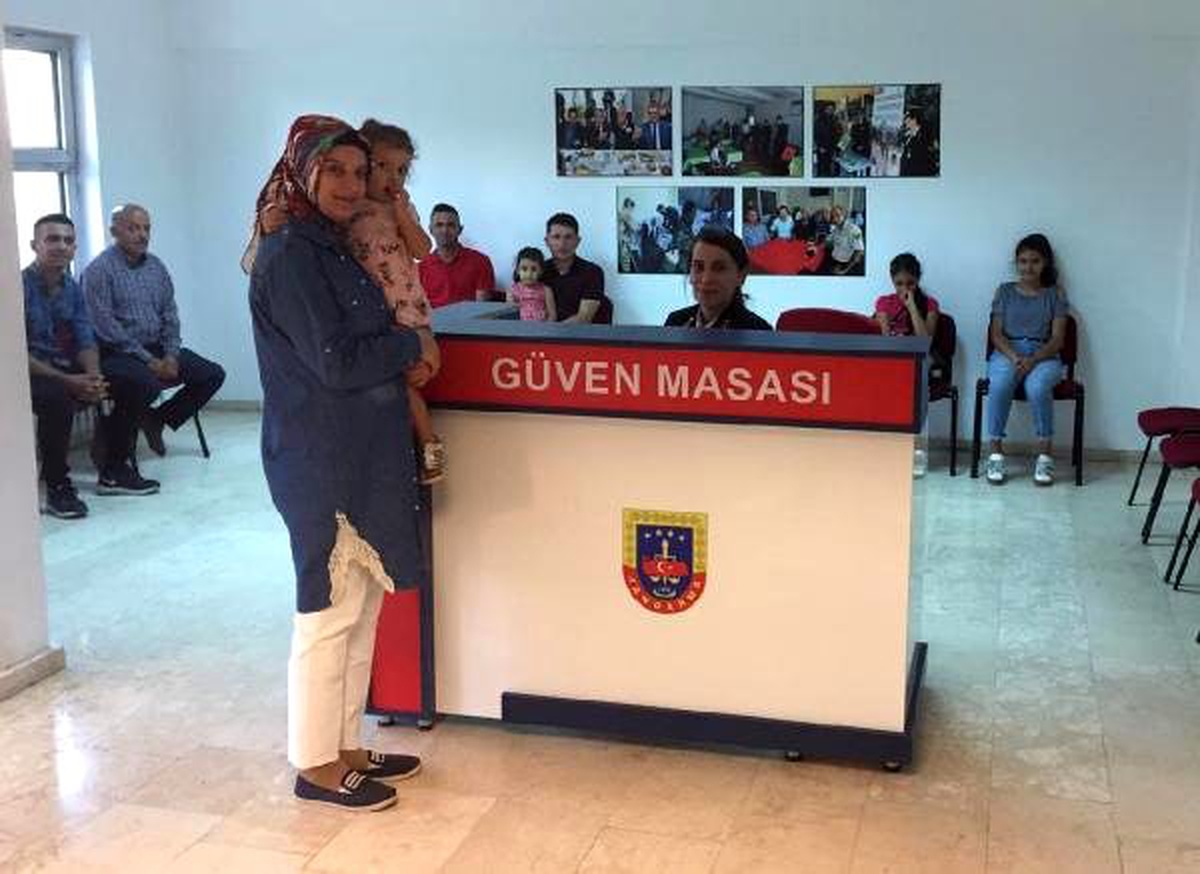 Jandarmadan \'güven masası\' uygulaması