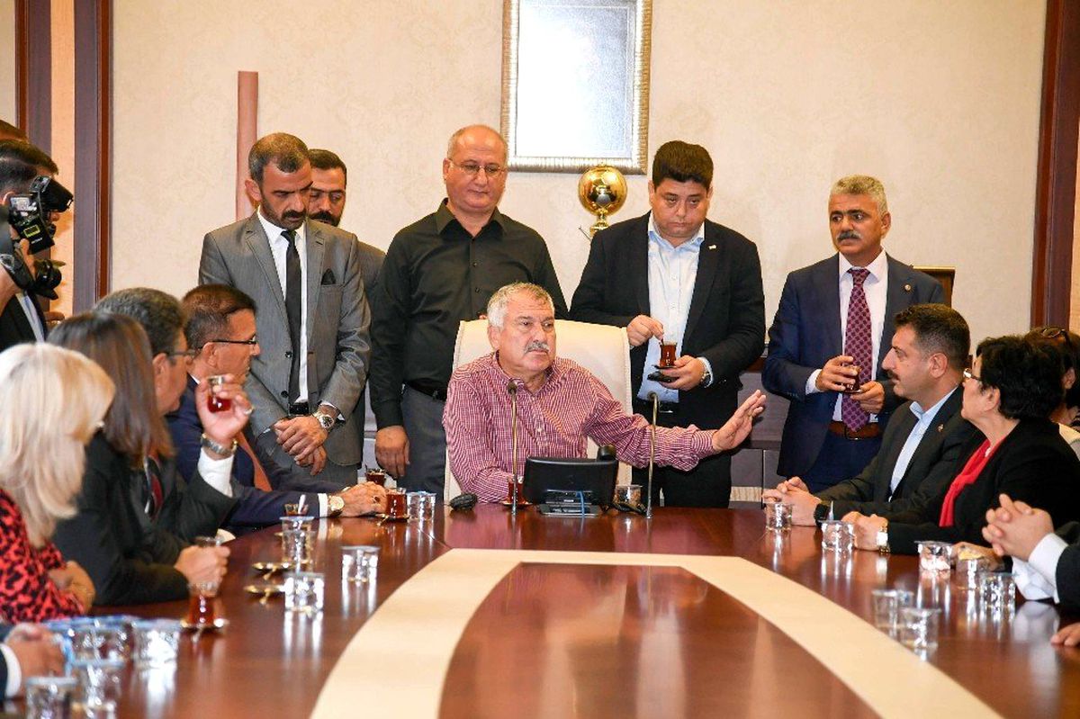 Karalar\'dan muhtarlara: "Sorunları hep birlikte çözeceğiz"