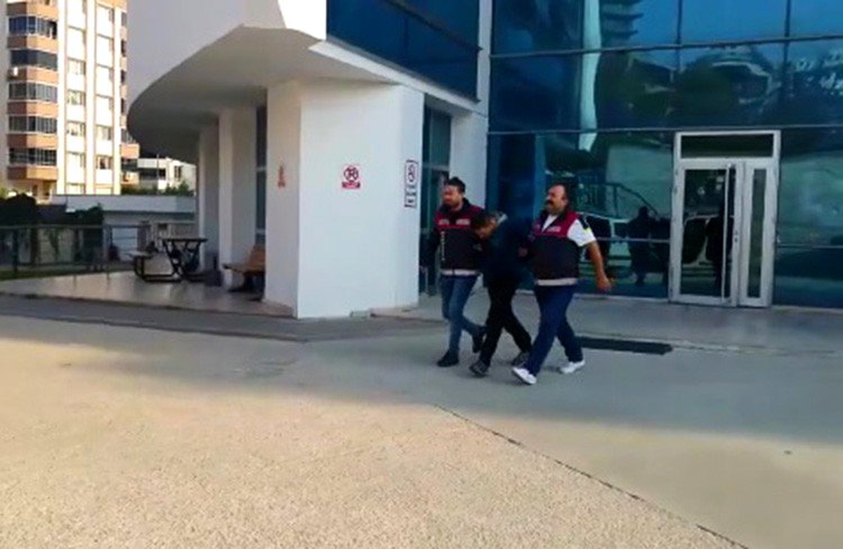 Kasa hırsızı aracın sis farının altındaki hasardan yakalandı