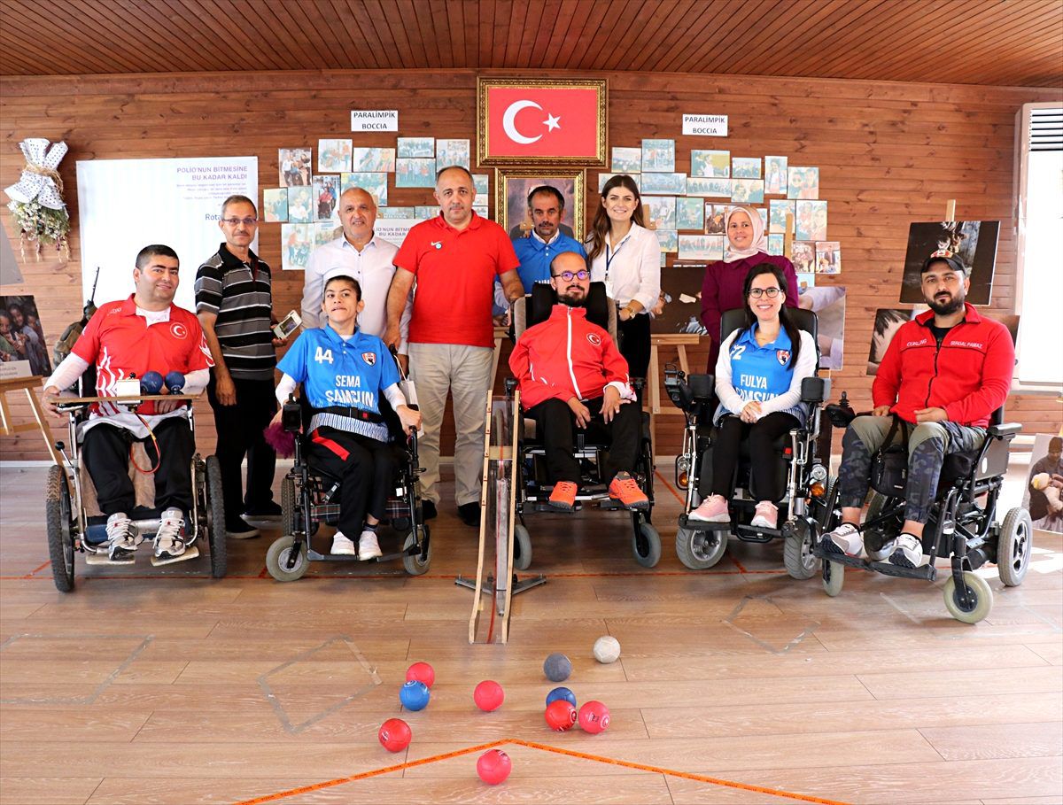 Kasapoğlu engelli gençlerle boccia oynadı