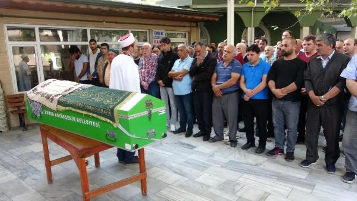 Kazada hayatını kaybeden üniversiteli Fatma Gül, toprağa verildi