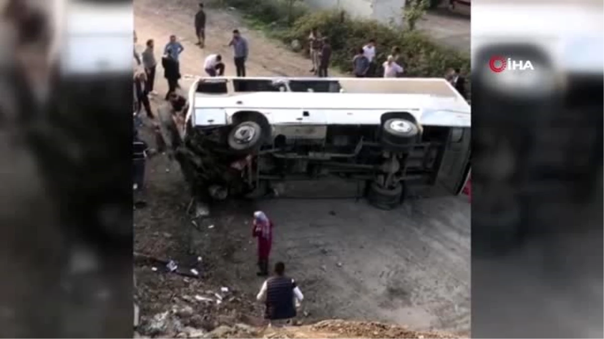 Kocaeli\'de işçileri taşıyan midibüs 6 metre yükseklikten uçtu: 1\'i ağır 6 yaralı