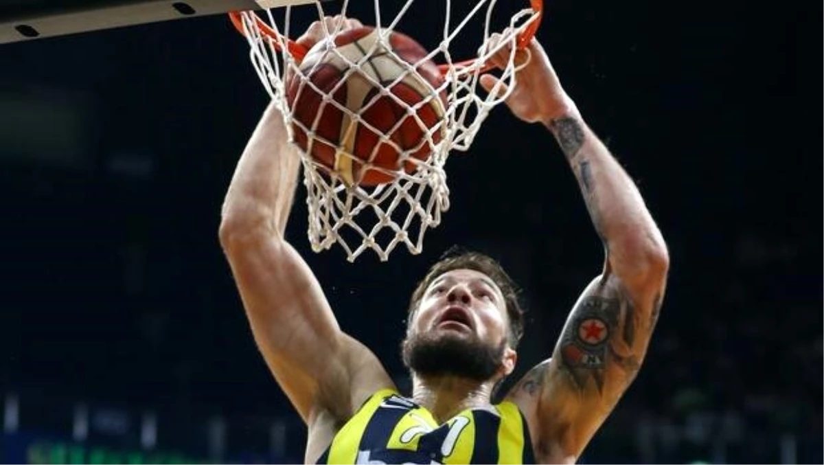 Lauvergne 13 sayıyla döndü, Fenerbahçe Beko rahat kazandı!