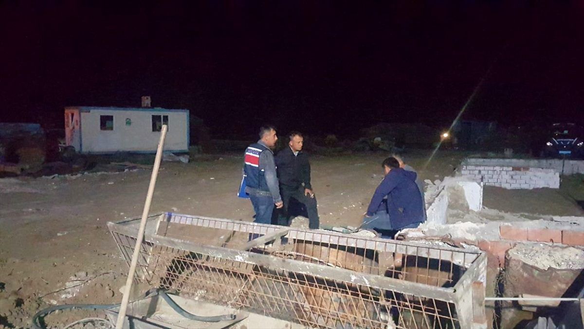 Sakarya\'da nehre düşen iki kişiden biri kaldırıldığı hastanede öldü