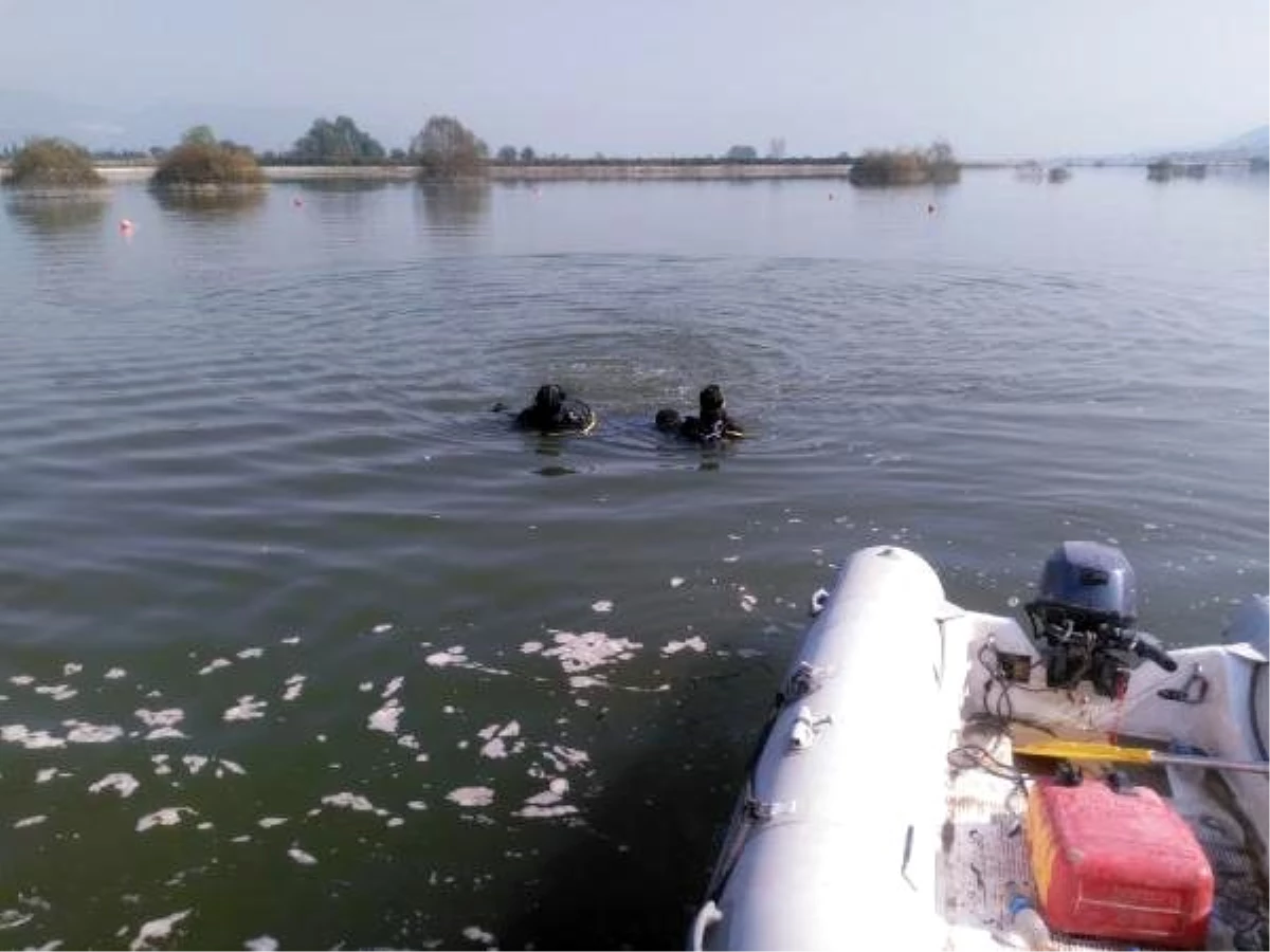 Sakarya Nehri\'nde bot alabora oldu, 2 kişi öldü