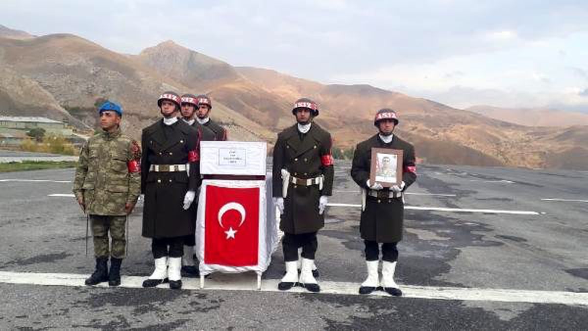 Şehit asker, Hakkari\'de törenle memleketine uğurlandı
