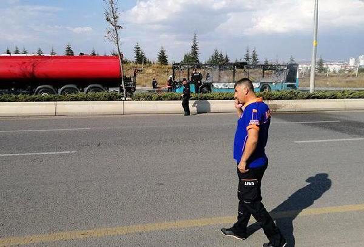 Seyir halindeki otobüs alev alev yandı